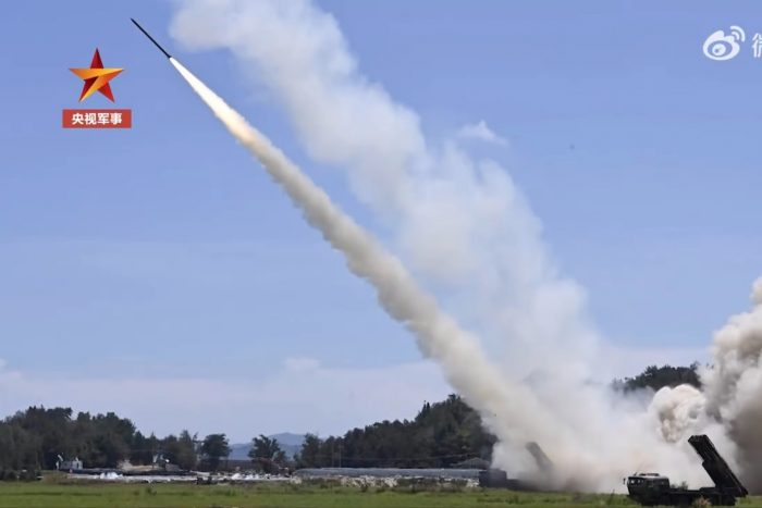 China sacude el Estrecho de Taiwán con prácticas de disparo de misiles