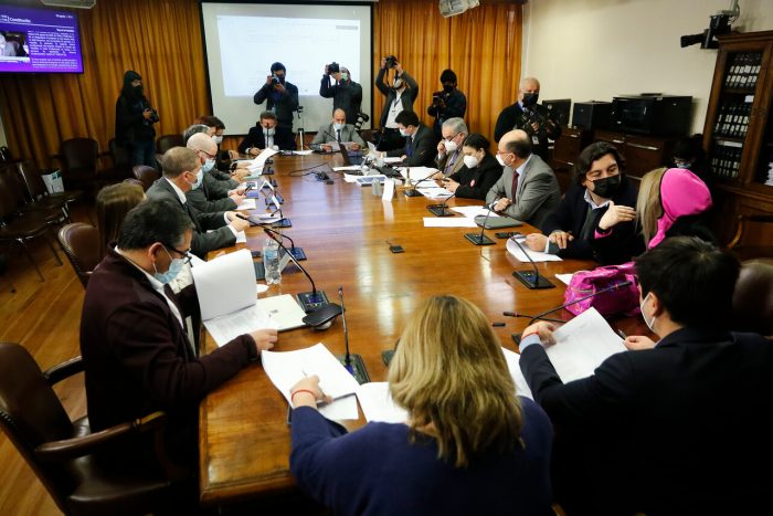 Comisión de la Cámara de Diputados aprueba proyecto que rebaja quórum de reforma a la actual Constitución: es despachado a Sala