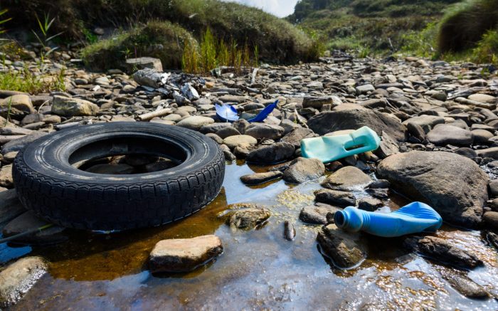 Acciones medioambientales transformadoras para enfrentar la contaminación por plásticos