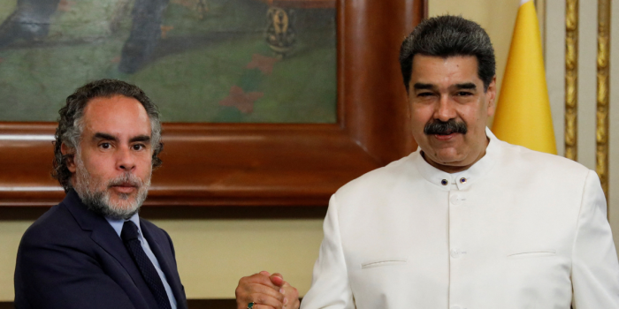 Presidente de Venezuela recibe a embajador de Colombia, se formaliza reanudación de relaciones