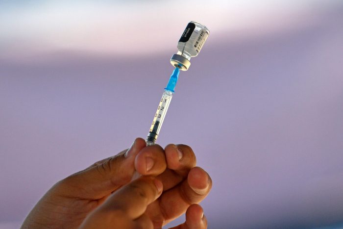 ISP amplía rango etario para vacunas contra Covid-19: se podrán aplicar a lactantes desde los seis meses de edad