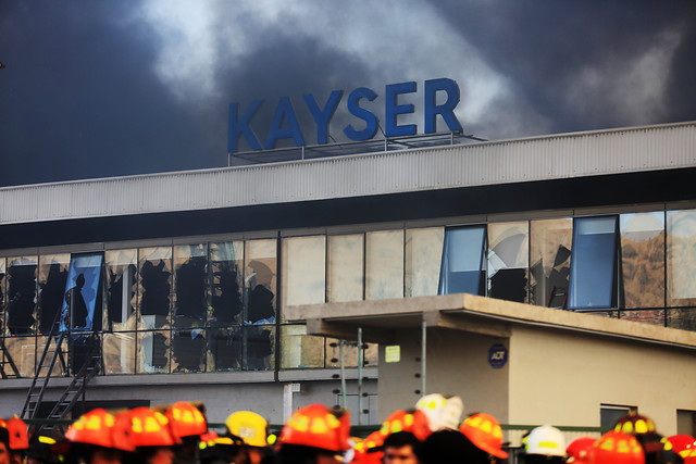 Cámara de Diputados crea comisión investigadora por incendio que dejó cinco muertos en bodega de empresa Kayser en el estallido social 