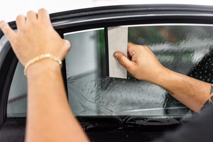 Ley de vidrios polarizados entra en vigencia y tiene multas de hasta 1,5 UTM si su auto no sigue esta nueva normativa