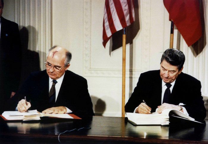 Gorbachov, el hombre que puso fin a la Guerra Fría y presidió el colapso soviético