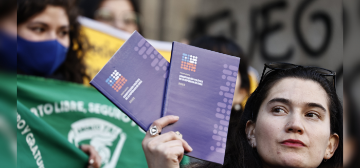 Voto femenino: 56,4% de encuestadas afirma que propuesta de nueva Constitución podría mejorar la vida de las mujeres en Chile
