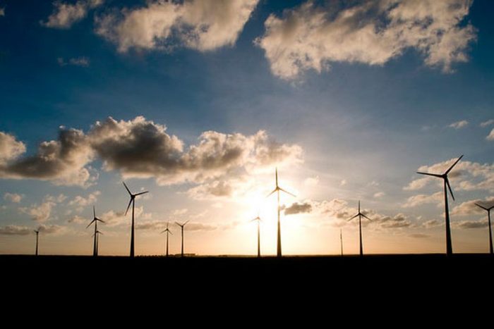 Estudio revela que la descarbonización y eficiencia son claves para combatir la crisis del sector energético