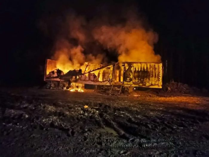 Dos salas y tres máquinas resultaron quemadas en ataque incendiario a forestal en La Unión