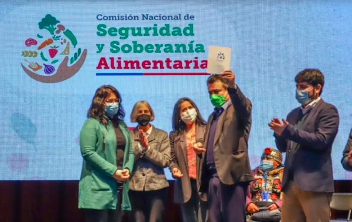 Ministro Valenzuela anuncia despliegue en todas las regiones del país por «emergencia agrícola multidimensional»
