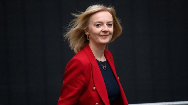 Quién es Liz Truss, la nueva primera ministra de Reino Unido que «caminará directo hacia el huracán»