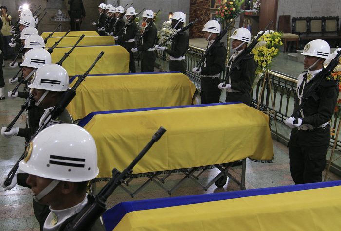 Mueren ocho policías en Colombia por ataque de un grupo armado ilegal