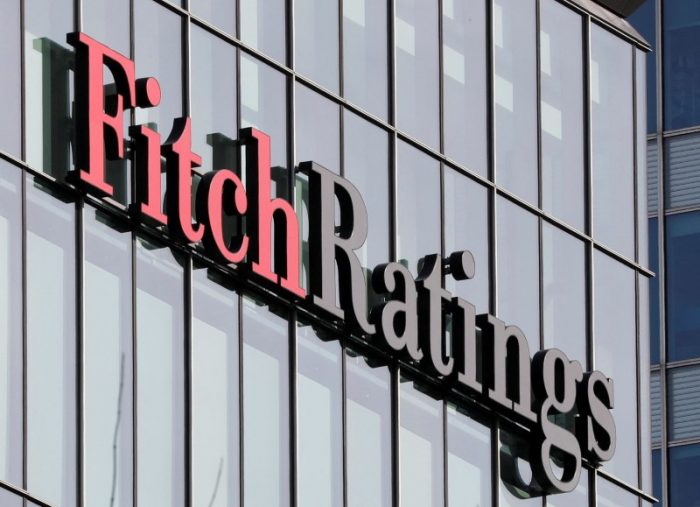 Fitch Ratings señala que triunfo del Rechazo en el plebiscito prolongará la incertidumbre económica en el país