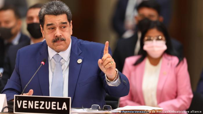 EE. UU. amenaza a Maduro con intensificar sanciones si no negocia con oposición