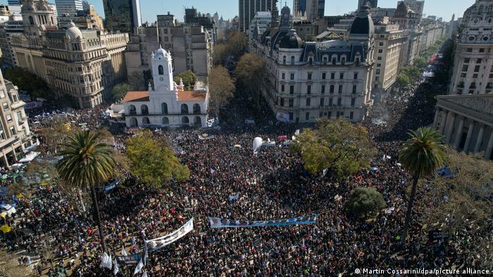 Argentina sale a las calles en repudio de atentado contra Cristina Kirchner