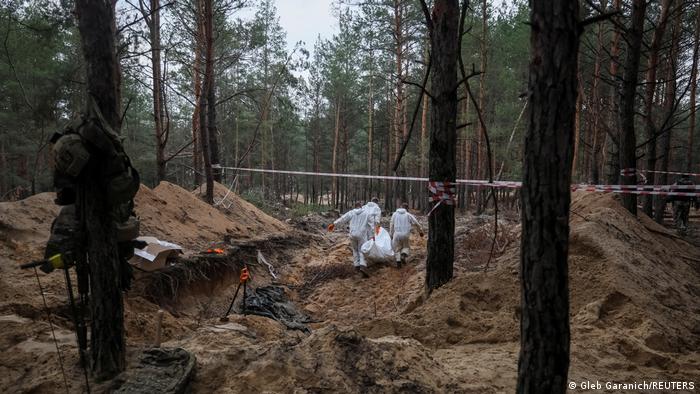 La UE está «profundamente conmocionada» por el hallazgo de 440 tumbas en ciudad ucraniana