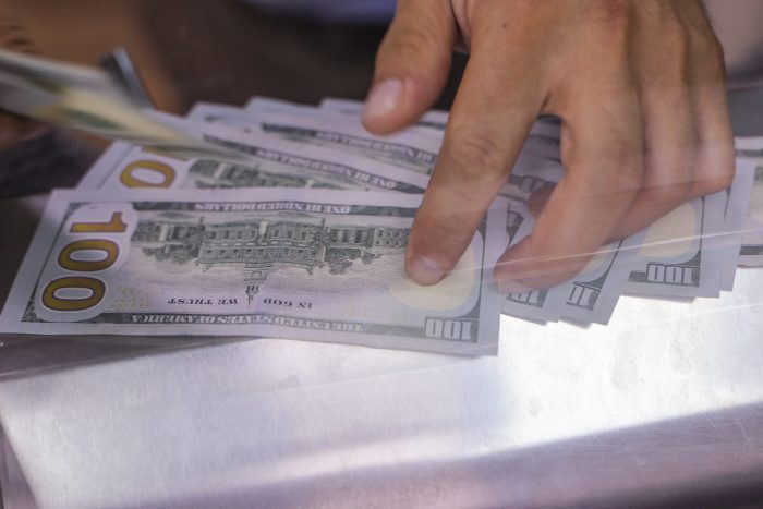 Dólar cierra en los $970 marcando su mayor precio desde mediados de julio