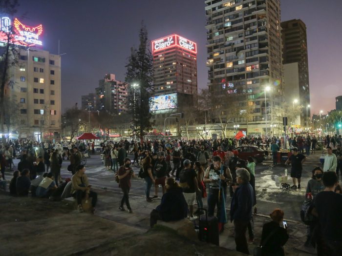 Triunfo del Rechazo: comienza a congregarse gente en Plaza Italia y Metro informa cierre de estación Baquedano