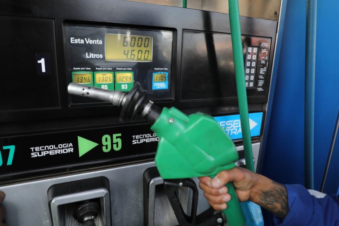 Primera vez en un año: precio de las bencinas bajará este jueves