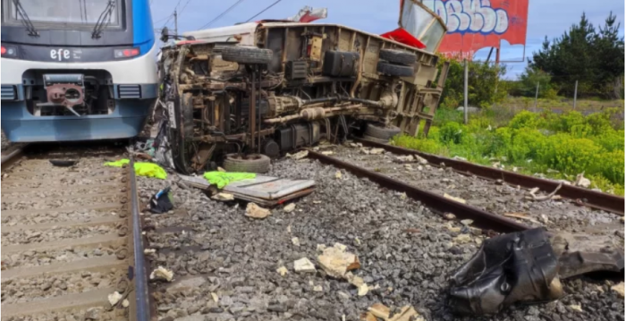 Al menos dos lesionados deja choque de Biotrén con camión cerca de estación San Pedro de la Paz