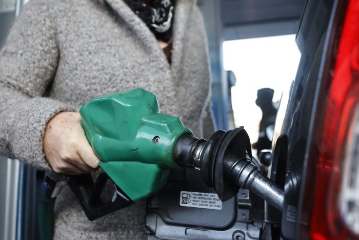 Se anuncia una notable caída en el valor de la bencina de hasta 28 pesos por litro