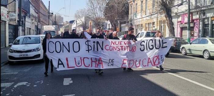Confech marcha en diferentes puntos del país para exigir un nuevo proceso constituyente