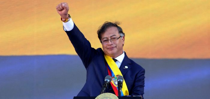 Gustavo Petro, presidente de Colombia, lamenta victoria del Rechazo: «Revivió Pinochet»