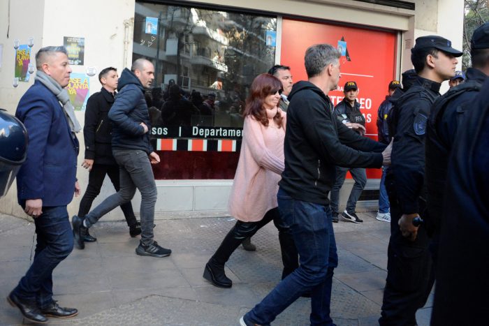 Policía argentina detiene a pareja del hombre que intentó asesinar a vicepresidenta Fernández de Kirchner
