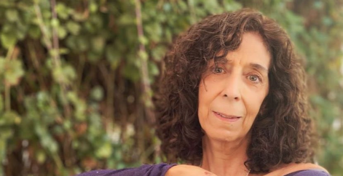 Escritora Cristina Larraín: «Muchas mujeres de pronto se tienen que transformar en cuidadoras y el Estado no existe»