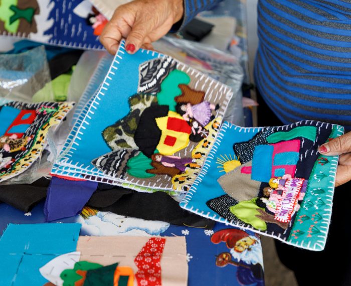 Exposición de artesanía bordada en Valdivia