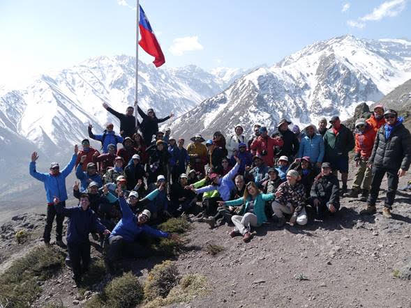 Turismo seguro: iniciativa capacita a 100 personas de la Región Metropolitana en montañismo responsable