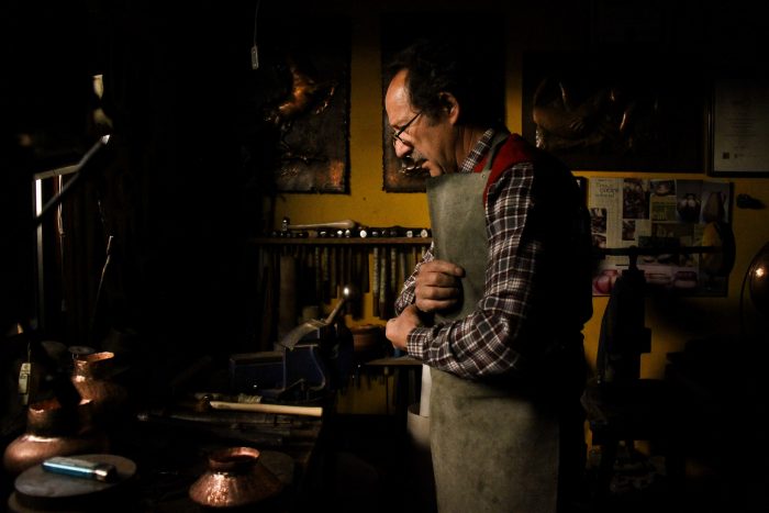 «Maestros Artesanos Chilenos»: El cobre forjado de Jorge Monares