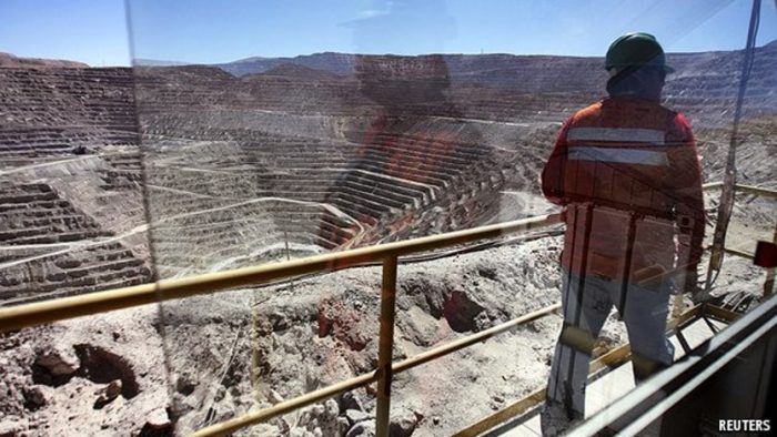 Sernageomin en caída libre: falta de musculatura de organismo fiscalizador pone en peligro proyectos de inversión minera