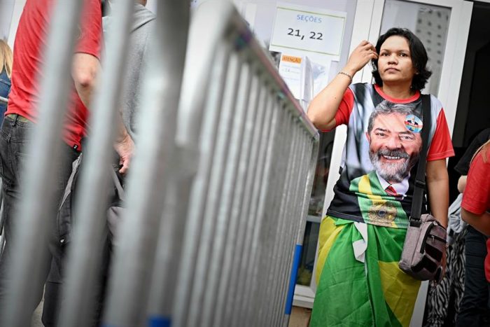 Cierran los colegios electorales para la segunda vuelta en Brasil: Lula lidera según primer escrutinio