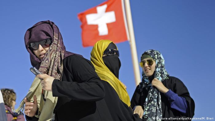 Suiza quiere multar con 1.000 euros a mujeres que lleven burka u oculten su rostro en público