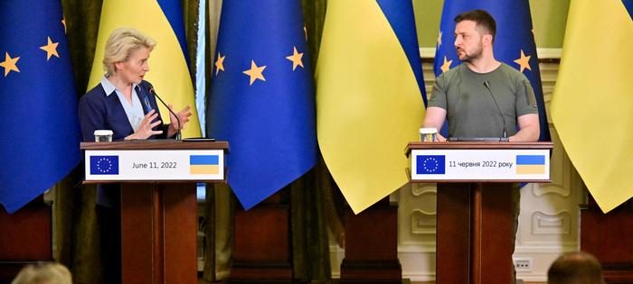 UE prepara ayuda de 1.500 millones de euros mensuales para Ucrania