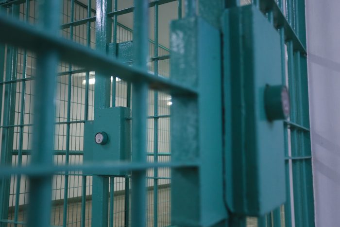 Senado aprueba proyecto que sanciona con prisión a personas que ingresen celulares a recintos penitenciarios