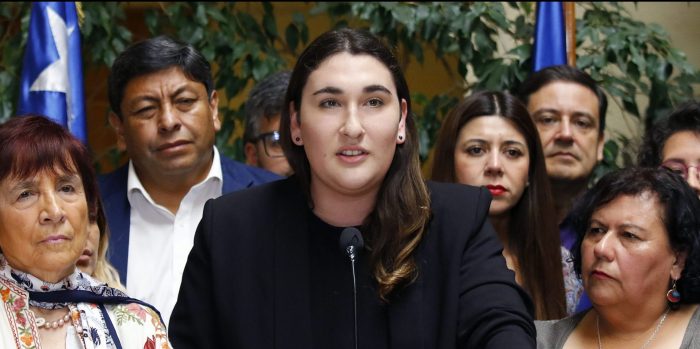 Diputada Emilia Schneider por Gonzalo de la Carrera: «Diputados de derecha se me han acercado para decir que este tipo está fuera de control»