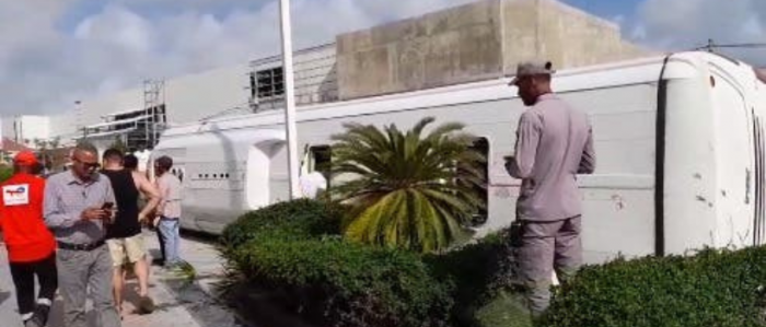 Accidente de bus en Punta Cana deja dos fallecidos y al menos 20: Cancillería confirma presencia de 15 chilenos