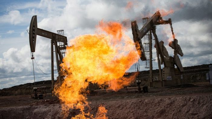 Informes de la ONU anticipan el colapso climático mientras industria del petróleo llega a ganancias históricas