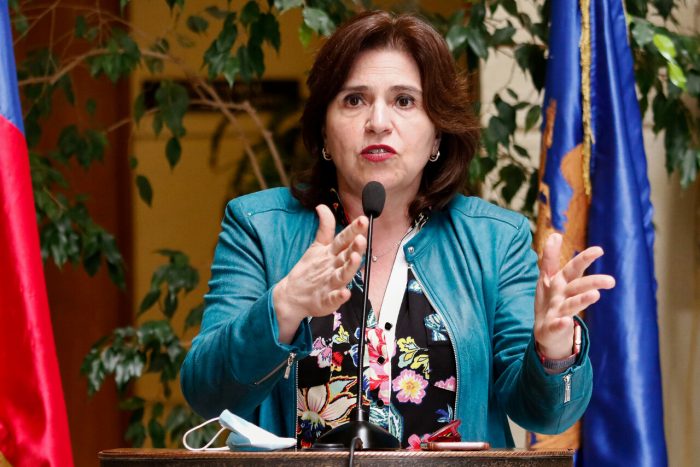 Ministra Uriarte defiende «autopréstamo» de fondos de pensión, pero incluido en reforma del Gobierno