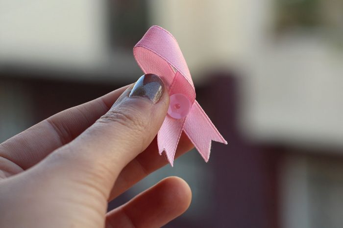 Vivir con cáncer de mama en Chile y el discurso de declararle la «guerra» a la enfermedad
