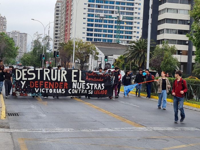 Manifestantes interrumpen el tránsito en Plaza Ñuñoa a tres años del estallido social