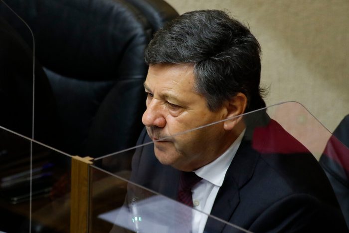 RN evaluará expulsión de senador Juan Castro del comité parlamentario tras mesa paralela constituyente y defensa a asistencia de Pancho Malo
