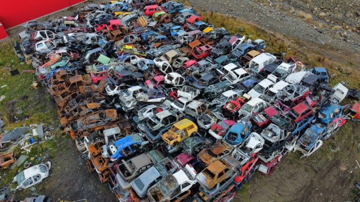Mil toneladas de autos en desuso serán reciclados en Punta Arenas para elaborar acero verde