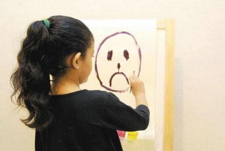 Académicos y expertos piden enfrentar "epidemia silenciosa" de la crisis de salud mental en jóvenes