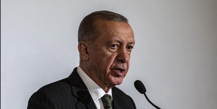 Turquía aprueba ley que castiga con cárcel difundir «información falsa»
