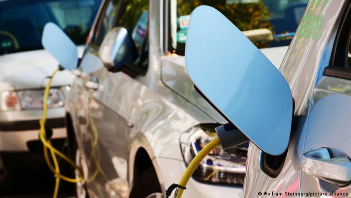 UE alcanza acuerdo para prohibir autos de combustión a partir de 2035