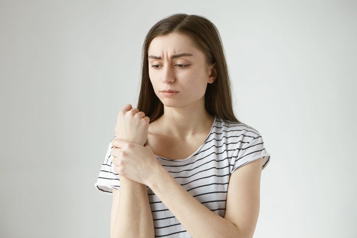 Artritis reumatoide: la enfermedad autoinmune que afecta mayoritariamente a mujeres en edad fértil