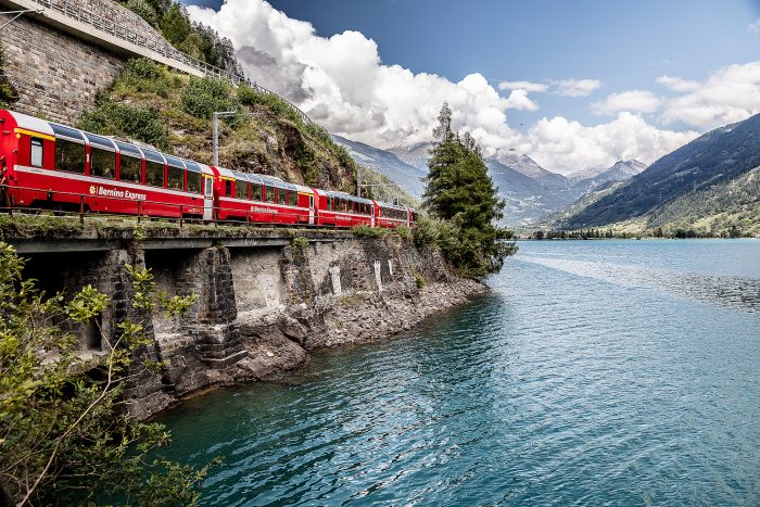 Compañía ferroviaria suiza establece récord de tren de pasajeros más largo del mundo