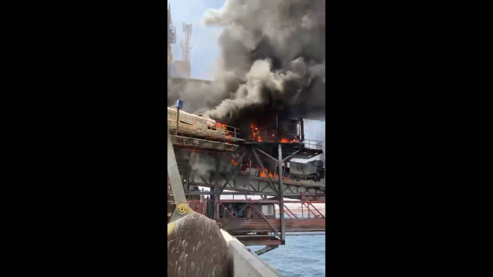Reportan incendio en muelle terminal de Mejillones