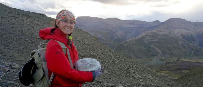 Estudiante influencer y divulgadora científica Bárbara Aravena: “En Chile hay muchos dinosaurios por descubrir, necesitamos más paleontólogos”